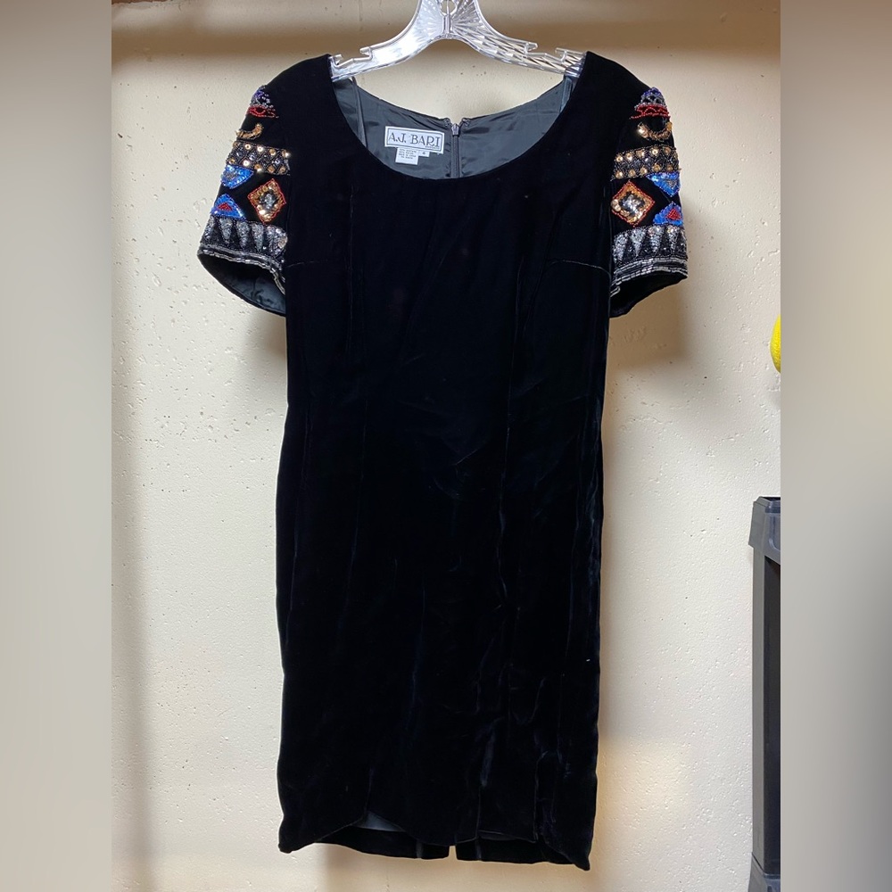 VTG AJ Bari Black Velvet Sheath Dress Cocktail Party Sequin Beaded Sz 6